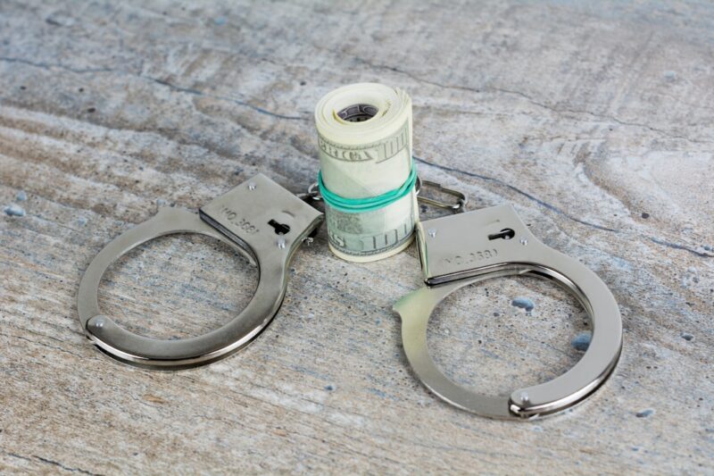 Janus van Wesenbeeck vermogen blijft omvangrijk en onduidelijk Handcuffs and usa dollar banknotes on wooden background. More of my photos and videos Adobe Stock:http://bit.ly/3RqlciK More of my photos and videos Shutterstock: https://www.shutterstock.com/g/ALEKSANDRBERDYUGIN My email: bermix999@gmail.com